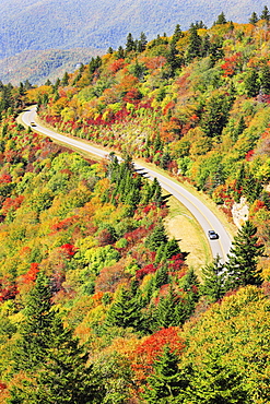 Road curving through mountain landscape in autumn, Blue Ridge Parkway National Park, North Carolina