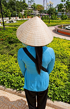 Vietnam, Saigon, Ho Chi Minh, Portrait of a young Vietnamese woman in traditional clothing, from behind.