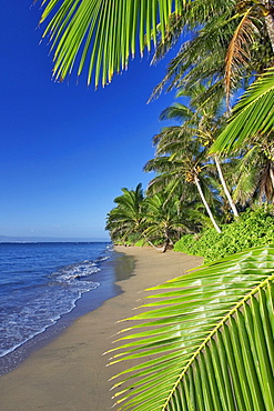 Hawaii, Molokai, A small deserted beach on the south shore, Lanai in the background.