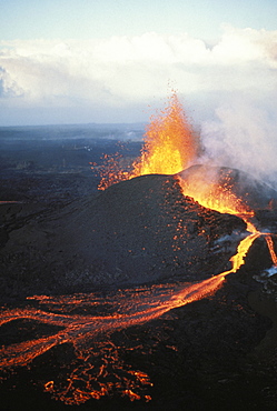 Hawaii, Big Island, Hawaii Volcanoes National Park, Kilauea, Pu'u O'o eruption, fountaining action