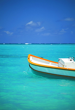 Hawaii, Oahu, Mokulua Islands, boat floating in turquoise water blue skies