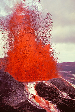 Hawaii, Big Island, Hawaii Volcanoes National Park, Kilauea, Pu'u O'o eruption, close-up fountaining action