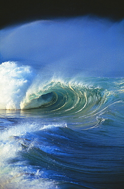 Hawaii, Oahu, North Shore, Waimea Shorebreak, rough seas, soft sunlight