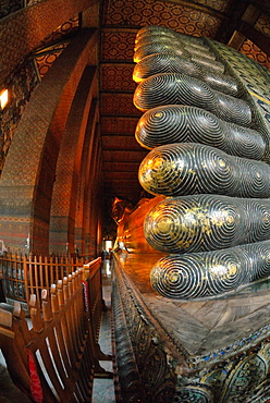 Reclining Buddha at the Wat Pho Monastery (Wat Phra Chetuphon), Bangkok, Thailand, Southeast Asia, Asia 