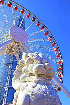 Chinese Guardian Lion with The Hong Kong Observation Wheel and IFC Building, Hong Kong, China, Asia