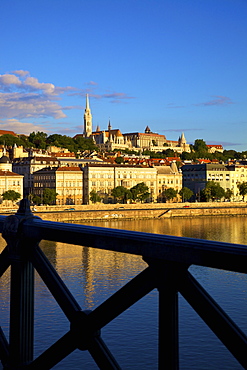 Chain Bridge, Matyas Church (Matthias Church) and Fisherman's Bastion, Budapest, Hungary, Europe 