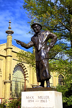 Statue of Max Miller, Brighton, East Sussex, England, nited Kingdom, Europe