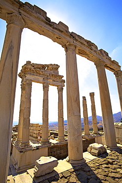 Temple of Trajan, Bergama (Pergamum), Anatolia, Turkey, Asia Minor, Eurasia