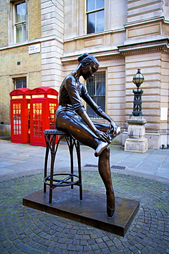 Statue of Young Dancer, Royal Opera House, London, England, United Kingdom, Europe