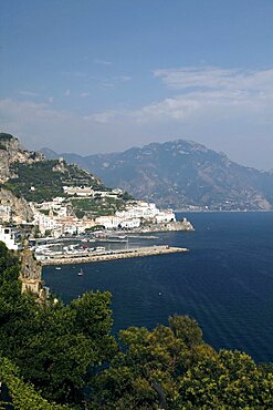 Amalfi town and harbour, Amalfi Drive, UNESCO World Heritage Site, Campania, Italy, Europe