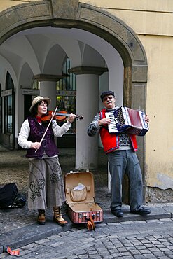 Violin and accordion musicians, Prague, Czech Republic, Europe