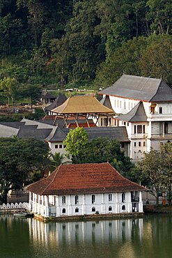 Temple of the Tooth Relic (Sri Dalada Maligawa), UNESCO World Heritage Site, Kandy, Sri Lanka, Asia