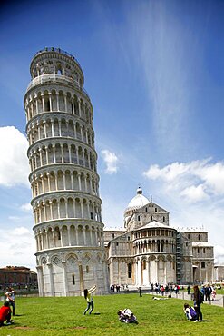 Leaning Tower and St. Mary's Cathedral, UNESCO World Heritage Site, Pisa, Tuscany, Italy, Europe