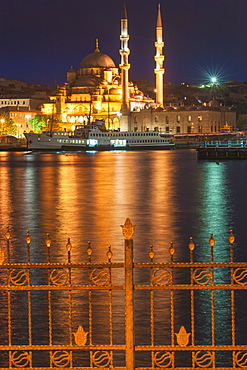 Yeni Cami (New Mosque) at night, Istanbul Old City, Turkey, Europe 