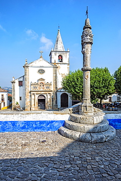 Santa Maria Church and Pillory, Obidos, Estremadura, Portugal, Europe