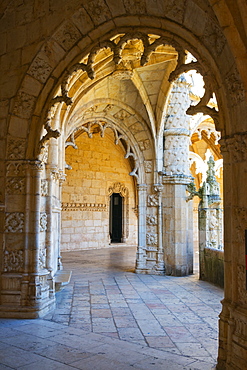 Manueline ornamentation in the cloisters of Mosteiro dos Jeronimos (Monastery of the Hieronymites), UNESCO World Heritage Site, Belem, Lisbon, Portugal, Europe