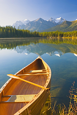 Canoe on Herbert Lake at sunrise, Banff National Park, UNESCO World Heritage Site, Alberta, Rocky Mountains, Canada, North America