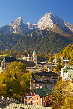 View of Berchtesgaden in autumn with the Watzmann mountain in the background, Berchtesgaden, Bavaria, Germany, Europe 