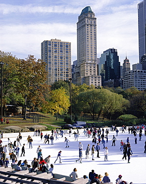People skating in Central Park, Manhattan, New York City, New York, United States of America (USA), North America