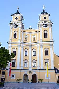 Mondsee Abbey, Market Square, Mondsee, Mondsee Lake, Oberosterreich (Upper Austria), Austria, Europe