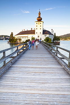 Picturesque Schloss Ort, Lake Traunsee, Gmunden, Salzkammergut, Upper Austria, Austria, Europe