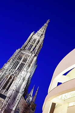 Ulm Minster (Muenster) and Stadthaus Gallery, Ulm, Baden Wurttemberg, Germany, Europe