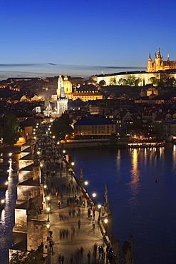 View over the River Vltava to Charles Bridge and the Castle District with St. Vitus Cathedral and Royal Palace, UNESCO World Heritage Site, Prague, Czech Republic, Europe 