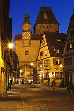 Roderbogen Bow and Markusturm Tower, Rothenburg ob der Tauber, Romantic Road (Romantische Strasse), Franconia, Bavaria, Germany, Europe