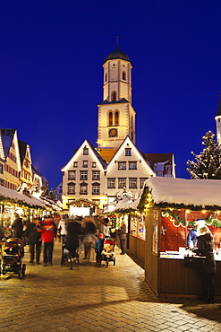 Christmas fair, market square, Martinskirche church, Biberach an der Riss, Upper Swabia, Baden Wurttemberg, Germany, Europe