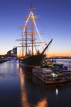 Rickmer Rickmers museum ship and Elbphilharmonie at sunrise, HafenCity, Hamburg, Hanseatic City, Germany, Europe