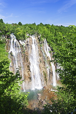 Waterfall, Veliki Slap, Plitvice Lakes National Park, UNESCO World Heritage Site, Croatia, Europe 