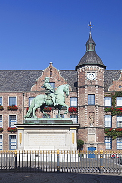 Jan Wellem statue, town hall, Marktplatz, old town of Dusseldorf, North Rhine Westphalia, Germany, Europe 