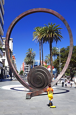 Sculpture at Calle Mayor de Triana, Las Palmas, Gran Canaria, Canary Islands, Spain, Europe