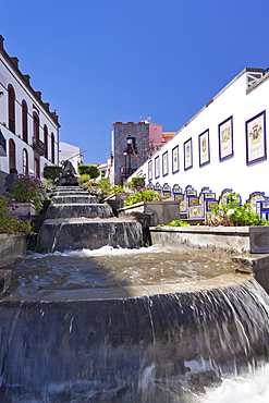 Ceramic benches by the water stairs, Paseo de Canarias, Firgas, Gran Canaria, Canary Islands, Spain, Europe