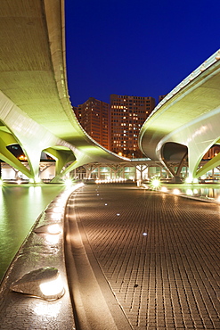 City of Arts and Sciences (Ciudad de las Artes y las Ciencias) at dusk, Valencia, Comunidad Valencia, Spain, Europe