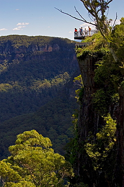 Tourists on viewpoint Echo Point Blue Mountains National Park, Katoomba, Australia.