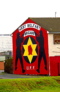 Loyalist mural situated on the Lower Shankhill Estate, the scene of many conflicts over the years, Belfast, Northern Ireland