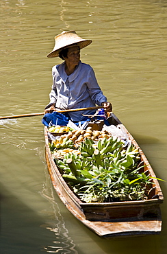 Fruit seller in the Damnern Saduak floating market, Bangkok, Thailand