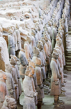 Infantry men figures in Pit 1 at Qin Museum, exhibition halls of Terracotta Warriors, Xian, China