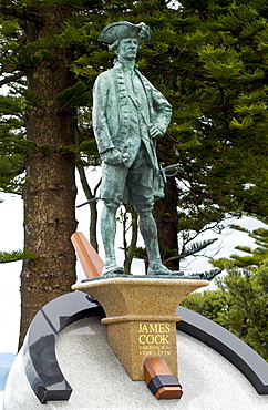 Monument to Captain James Cook at the spot where he first came ashore, Poverty Bay, North Island, New Zealand