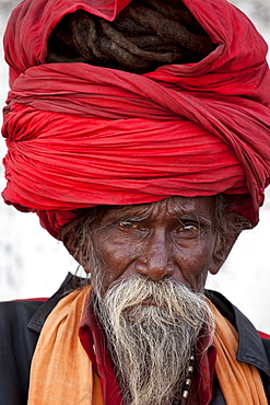 Hindu man pilgrim with long hair in turban at Dashashwamedh Ghat in holy city of Varanasi, Benares, India