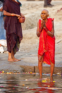 Indian Hindu pilgrims bathing in The Ganges River at Dashashwamedh Ghat in Holy City of Varanasi, Benares, India