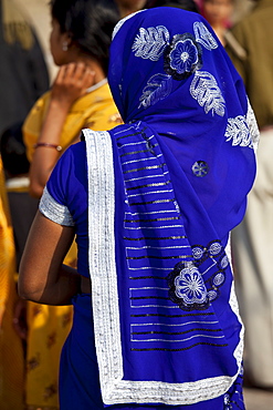 Hindu pilgrim with blue sari at Dashashwamedh Ghat in holy city of Varanasi, Benares, India