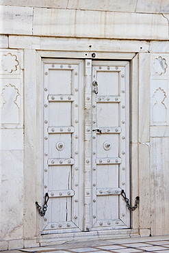 Khas Mahal Palace built 17th Century by Mughal Shah Jehan for his daughters at Agra Fort, India