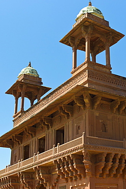 Fatehpur Sikri, the Diwan-i-Khas Hall of Private Audience in 16th Century city of the Mughals, at Agra, Northern India