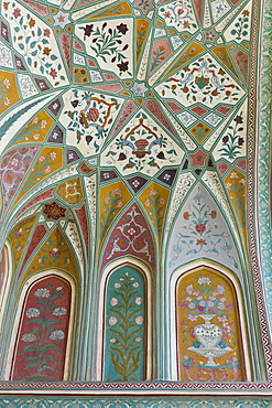 Islamic design of Ganesh Pol, Ganesh Gate, at The Amber Fort a Rajput fort built 16th Century in Jaipur, Rajasthan, Northern India