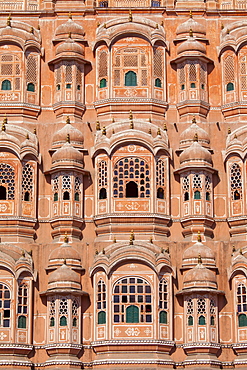 Hawamahal Wind Palace in the pink city of Jaipur, Rajasthan, Northern India