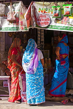 Indian women shopping, street sceneTambaku Bazar in Jodhpur Old Town, Rajasthan, Northern India