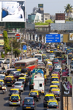 Traffic congestion on downtown highway to Bandra, Andheri and Santacruz and access route to the BKC Complex in Mumbai, India