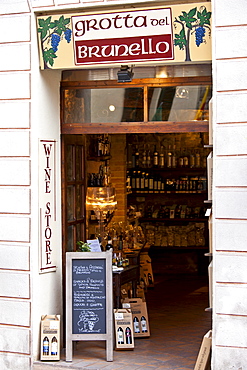 Grotta del Brunello wine shop in Costa di Piazza Garibaldi in old hill town of Montalcino, Val D'Orcia, Tuscany, Italy